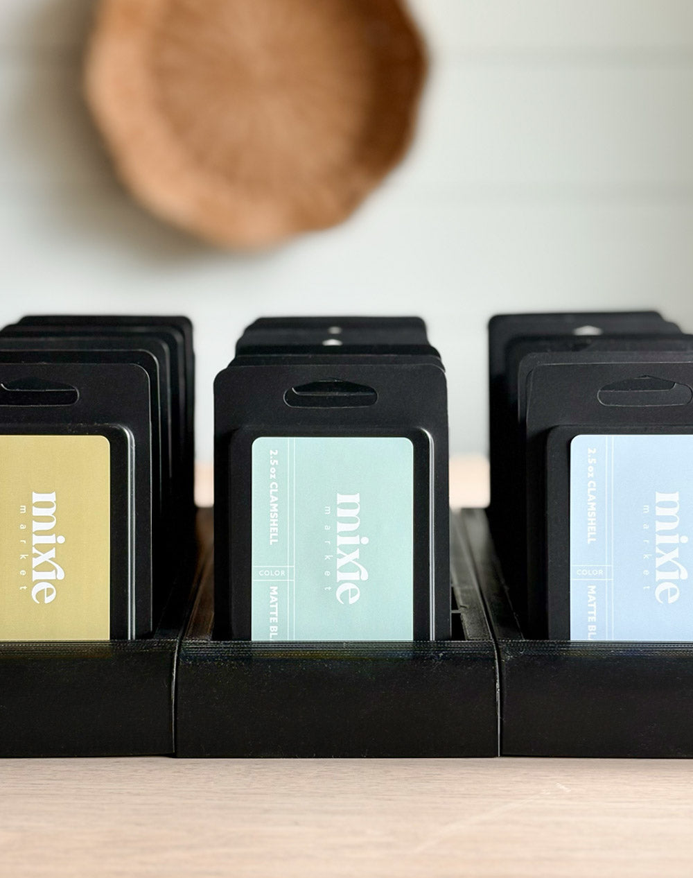 Clamshell Display Stand | Black – Mixie Market